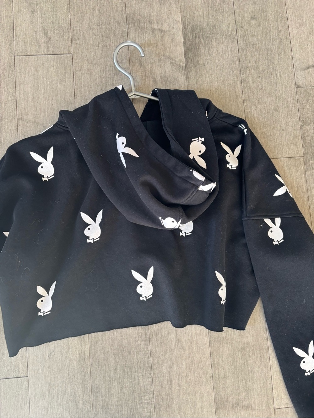 PLAYBOY Black Cropped Bunny-Print Hoodie - Picture 11 of 11